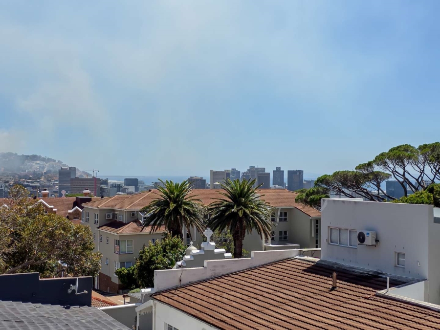 2 Bedroom Property for Sale in Vredehoek Western Cape